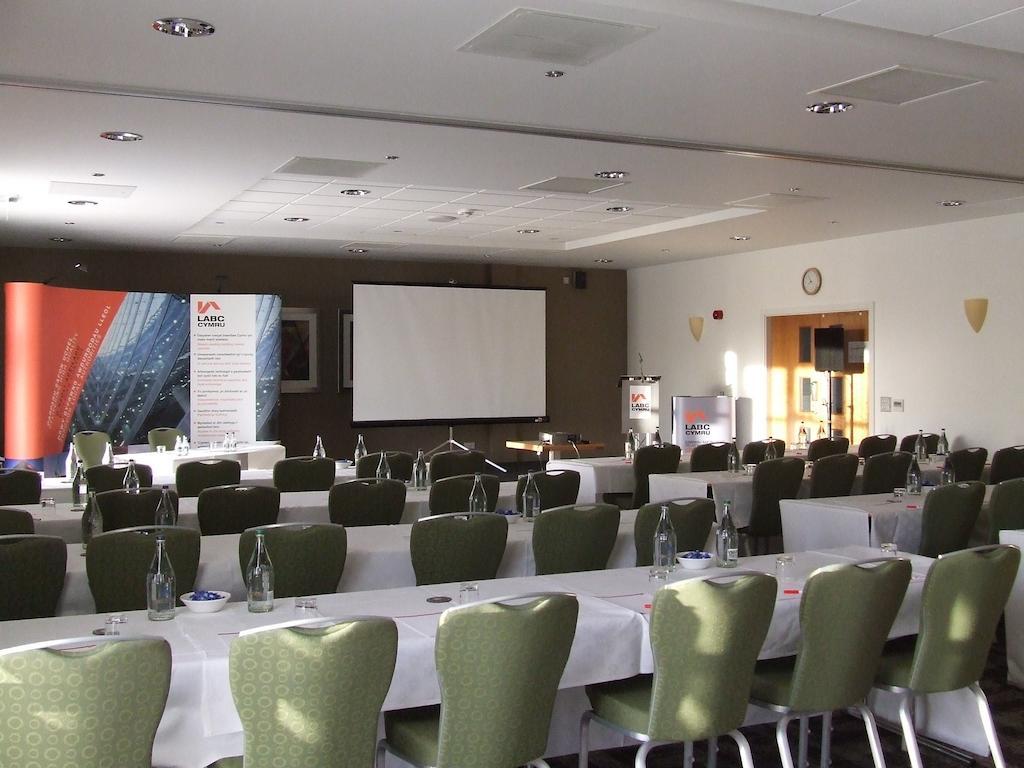 Hotel Ramada Plaza Wrexham Exterior foto